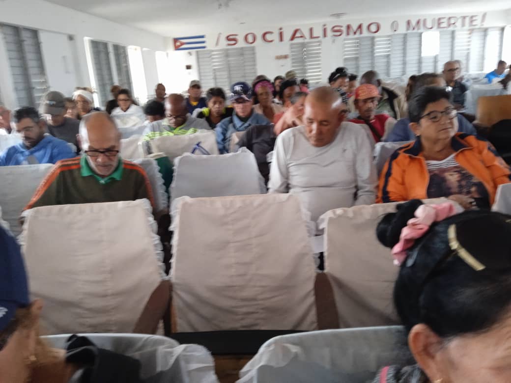 Se efectúa reunión de directores y secretarios generales, presidida por la Primera Secretaria del PCC Hanny Martínez Martínez,participa la funcionaria del PCC Provincial Meily Gonzalez,la AMPP,el CAM,y demás cuadros del PCC y el Gobierno en el territorio. #MatancerosEnVictoria