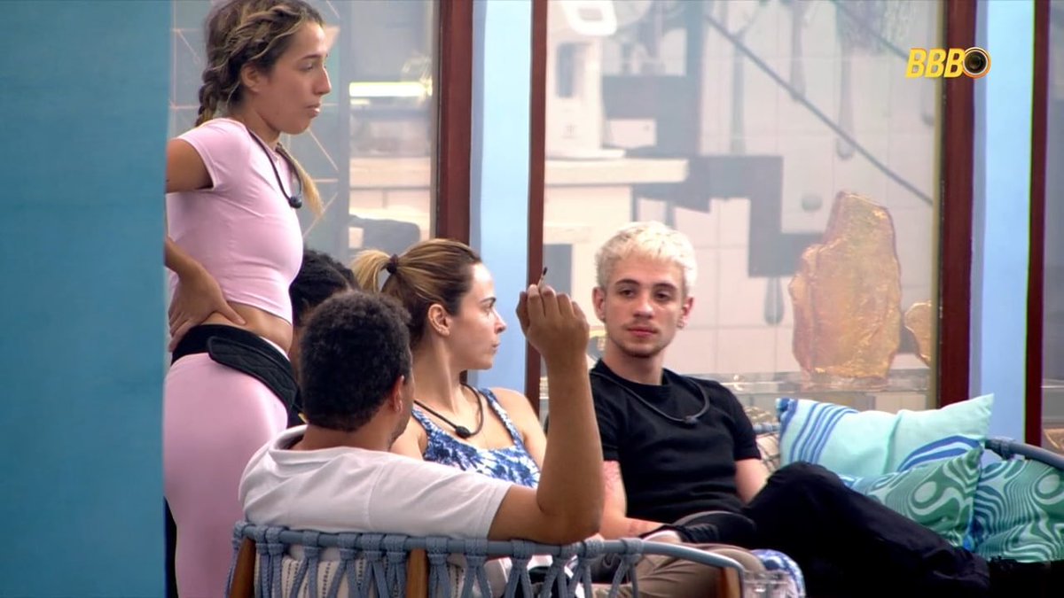 centralreality's tweet image. Samira: "E se a gente botar a caça-enredo?"

Babu: "Se me colocarem, bota o Cowboy ou a Sarah."

Ana Paula: "Você prefere?"

Babu: "É... prefiro arder de uma vez."

Ana Paula: "Então vamos na Sarinha caça-enredo."

Samira: "E por que não a Miss Palestrinha?"

Chaiany: "Ela não…