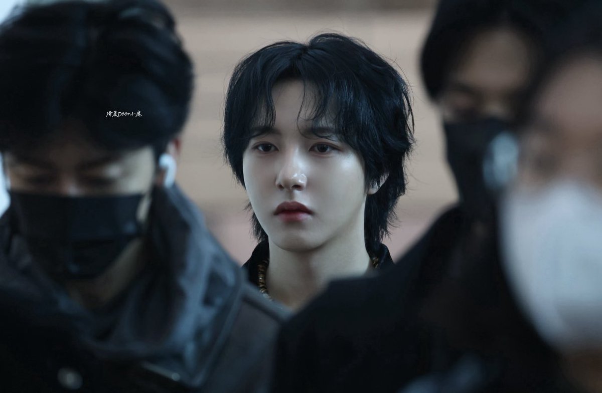 오늘 런쥔이 너무잘생겻어…..//