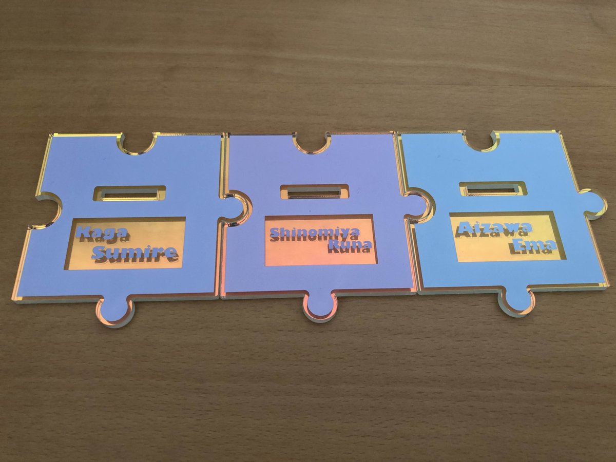 VGGCで頒布するアクスタの見本届いた! めちゃかわ!!オーロラもきれいに色出てます!✨📷台座も今回連結できるようにしてみました! 