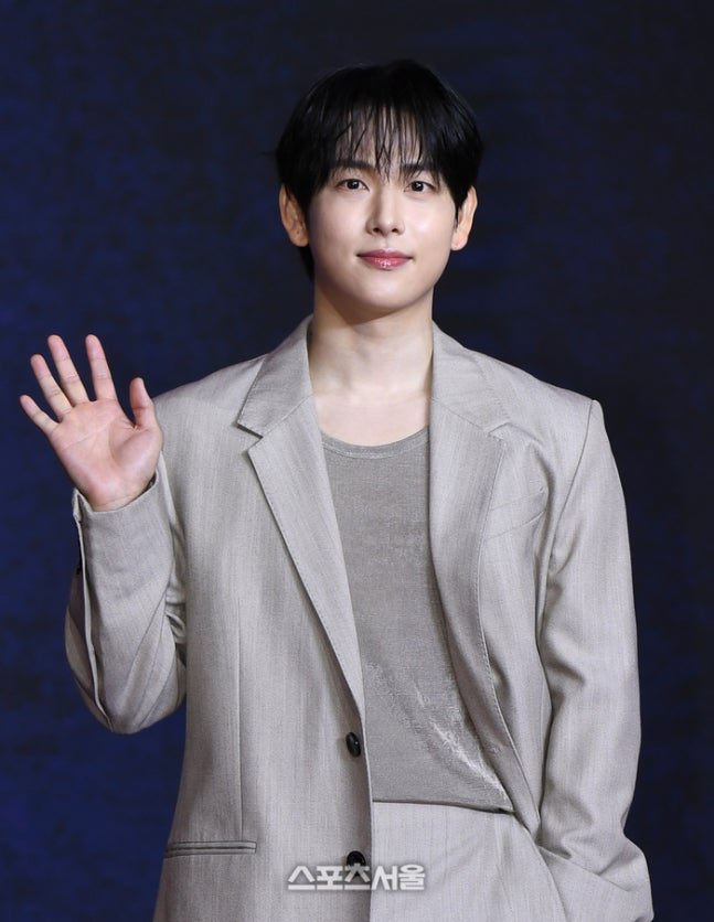 인물의 불안과 집착을 과장 없이 축적했다. 감정을 설명하지 않고, 표정과 호흡으로 전하는 방식이 임시완의 강점이다.

임시완부터 …이제는 ‘연기돌’이 대세다[SS연예프리즘] (출처 : 네이버 연예) naver.me/Ix0VFmwW