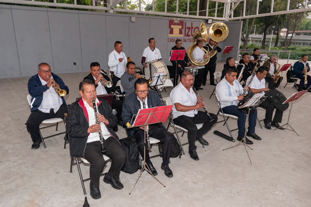 IztacalcoAl's tweet photo. La explanada de Iztacalco se llenó de ritmo y tradición! 💃🕺 Hoy celebramos Danzoneando, un espacio para disfrutar, convivir y mantener viva nuestra cultura. Gracias a todas y todos por ser parte de esta gran fiesta comunitaria. ❤️ #Iztacalco #danzoneando https://t.co/I4IRV8sI9b
