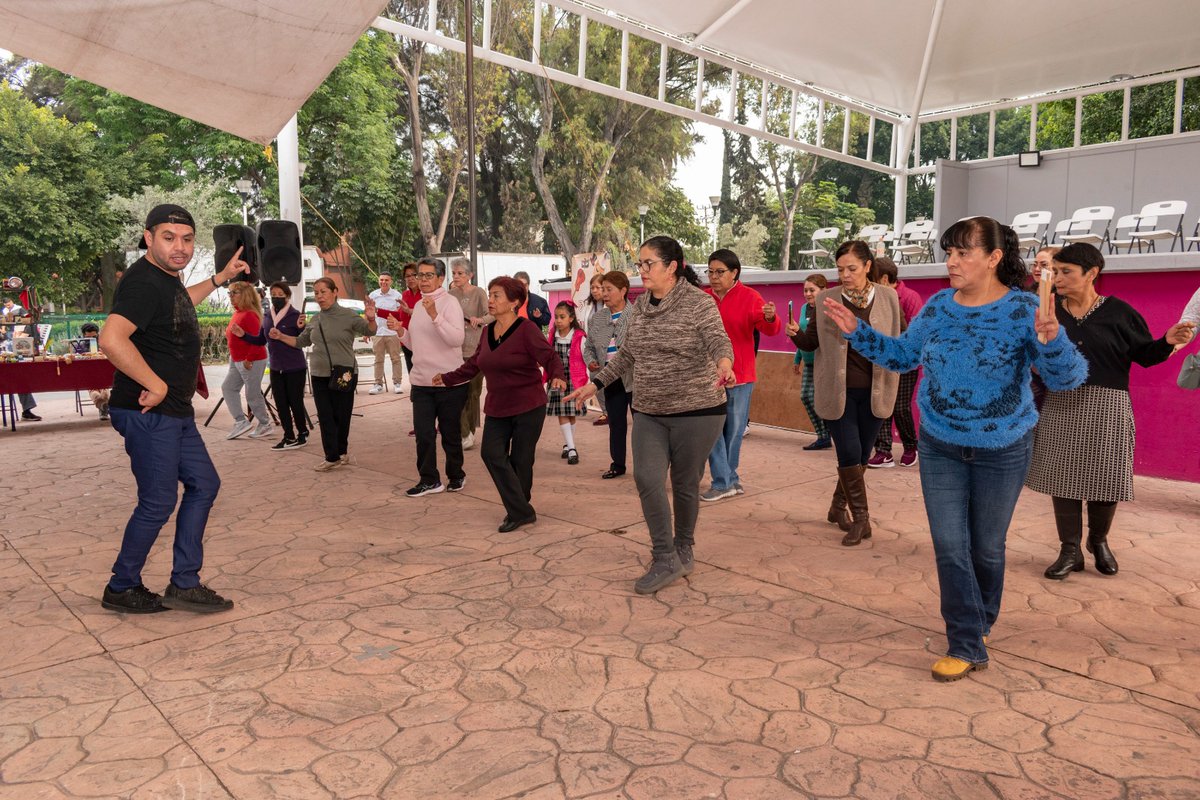IztacalcoAl's tweet photo. La explanada de Iztacalco se llenó de ritmo y tradición! 💃🕺 Hoy celebramos Danzoneando, un espacio para disfrutar, convivir y mantener viva nuestra cultura. Gracias a todas y todos por ser parte de esta gran fiesta comunitaria. ❤️ #Iztacalco #danzoneando https://t.co/I4IRV8sI9b