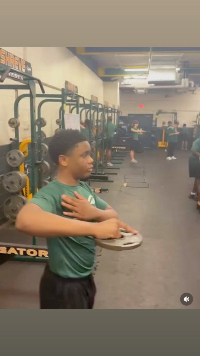 MaddoxParrott's tweet photo. Iron therapy 🛠️
#QBGrind #LiftHeavy #FridayNightStartsHere https://t.co/i3ifVZGN2u