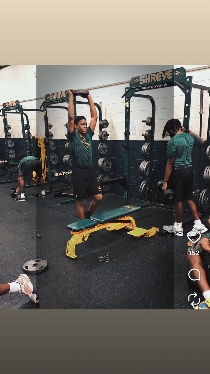 MaddoxParrott's tweet photo. Iron therapy 🛠️
#QBGrind #LiftHeavy #FridayNightStartsHere https://t.co/i3ifVZGN2u