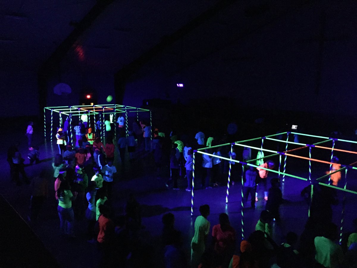 9squareintheair's tweet image. The 9 Square in the Air Black Light Accessory Kit is a great way to take the fun to the next level! #9squareintheair #9square #ninesquare #physed #groupgames #neon #blacklight