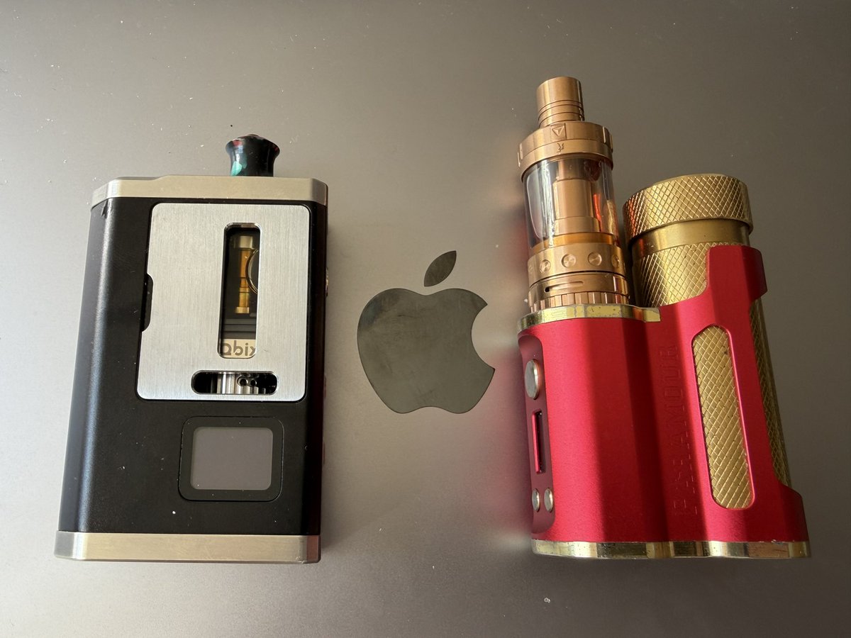 CTHRAG_YASKA's tweet image. おは #vape！

今日は大切な記念日です。
でも、カミさんまた準備が終わらない………

さて、今日のお供は #MechVape #PARAMOUR に #aspire #Triton_mini へ #nautilus #NI200 のコイルを刺したやつと、#dicodes。

Tritonは、本当に漏れなくて良い！

さてと、出かけますよ！