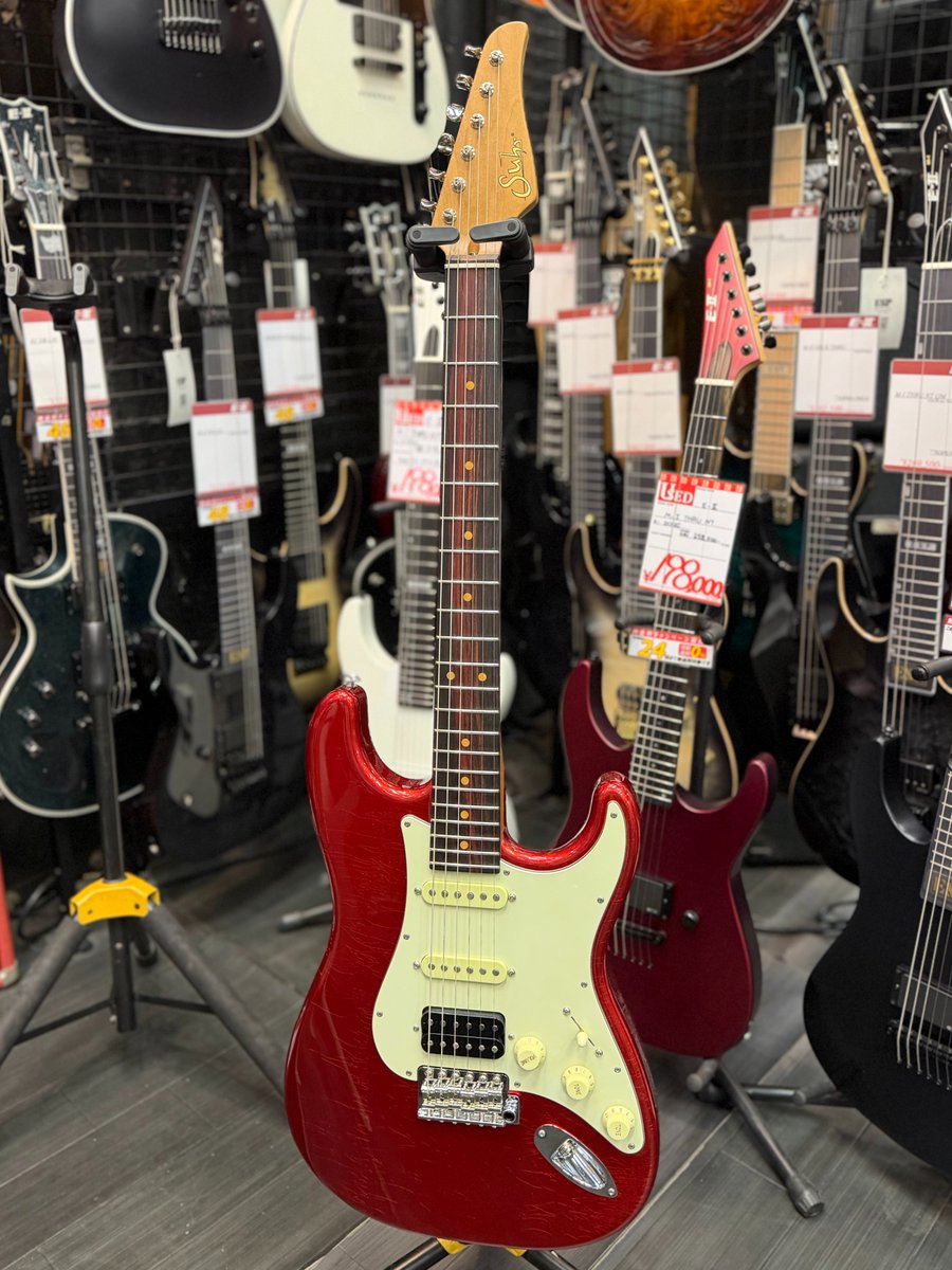 espcrafthouse's tweet image. なんといっても、ほどよいクラックが入ったボディに赤いラメがたまらなくかっこいい！
より自然でワイルドなヴィンテージトーンをベースに、Suhrの弾きやすさがプラスされた夢のような日本限定仕様のギターです！

#俺たちの本命ギア総選挙
#ESP渋谷
#Suhr
bigboss.jp/store/products…