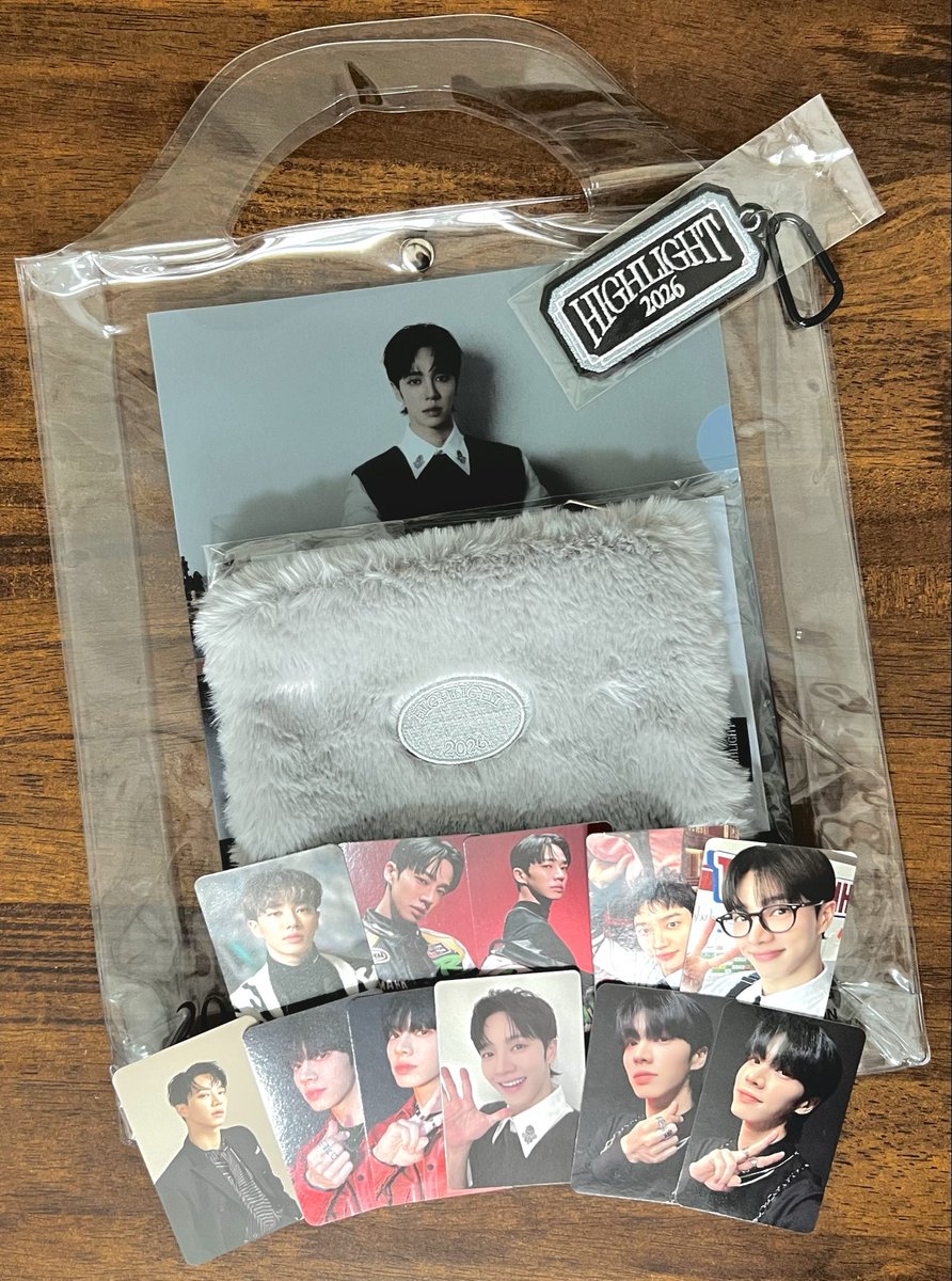 BoiceGeek's tweet photo. Got my 2nd batch, d pouch is soo pretty like so sayang to use it and Gikwang’s black POB too hot too handle
Thank you @MYByulight @YysBellediane @light_ell #yysbellefeedback #mbyulightfeedback
#pasarhighlight #DUJUN
#GIKWANG #HIGHLIGHT #YOSEOB
#DONGWOON #BEAST #HIGHLIGHTXBEAST https://t.co/mN88Z1zWe8