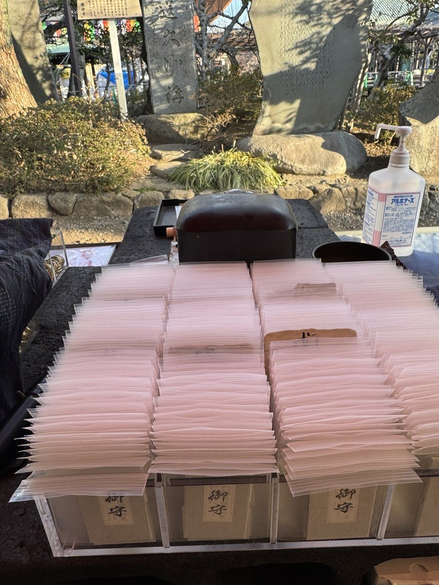 tkc0805's tweet photo. 2月7日雨でなければ9時から営業します。
10時前までに並んでもらえたらできると思います。

ただ品不足な為、色、どの指かはこちらで選びます。
よろしくお願いいたします。 https://t.co/HBd126oxKx