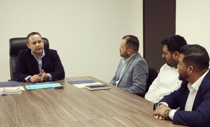 Hoy tuvimos la oportunidad en <a href="/transparenteSon/">TransparenciaSonora</a> de entregar expedientes de Recursos de Revisión competencia del Órgano Interno de Control de <a href="/IEESonora/">IEE Sonora</a>, a cargo del Lic. Juan Carlos Jáuregui, en el marco de la coordinación institucional de #Transparencia. <a href="/03jauregui/">Juan Carlos Jáuregui</a>