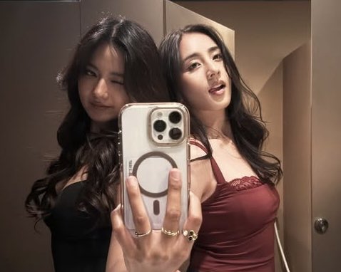 hyaselyse's tweet image. the duality of krisshya &amp;gt;&amp;gt;&amp;gt;