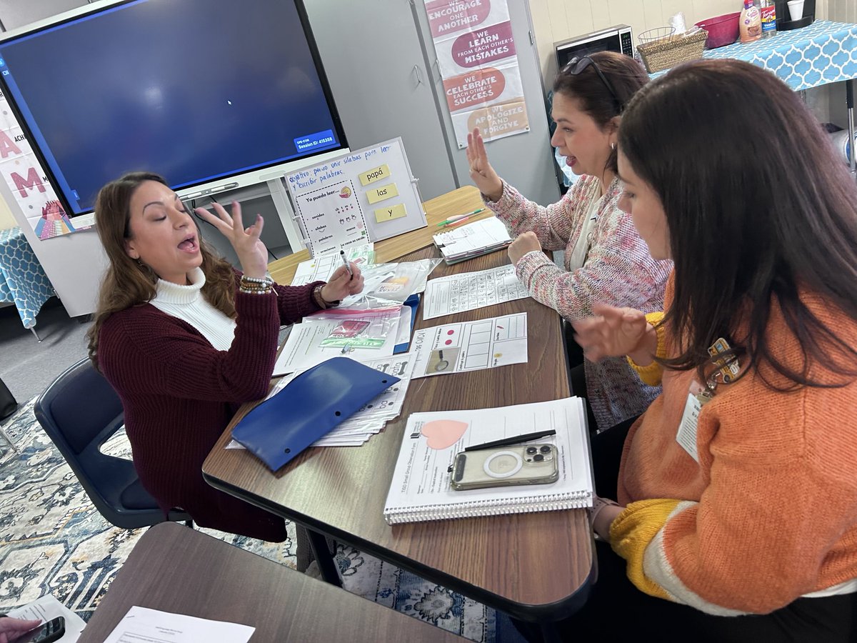 torresteach's tweet photo. This morning’s collaborative @TISDCPES 1st grade peer-to-peer small group instruction modeling and team collaboration to share ideas. @TISDMulti https://t.co/HEAP3HQZpH