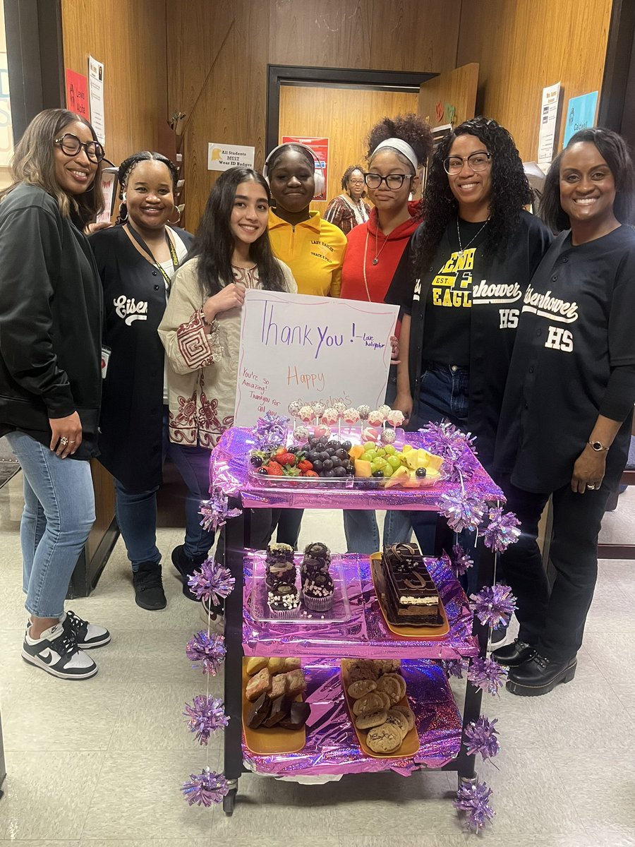 BigIkeYearbook's tweet photo. Today was all about celebrating YOU—because our counselors are truly the heartbeat of our campus.
👏💐 We appreciate you today and always! @jkmetcalf1  #CounselorAppreciation #BigIke #SwoopSwoop #EaglePride https://t.co/hvzJgoxTZy