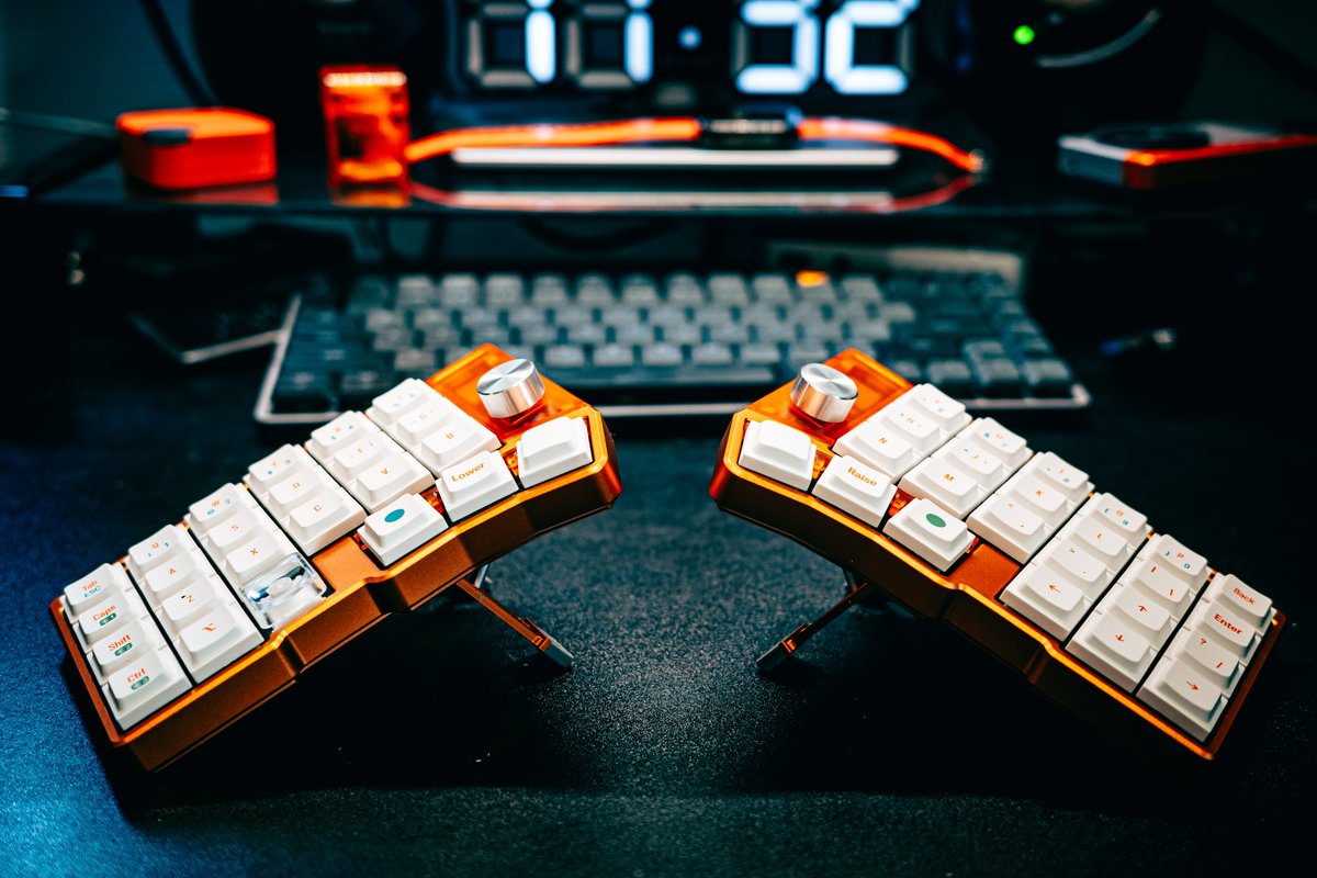 Cornix LPの分割キーボードデビュー！ オレンジがめっちゃカッコいい