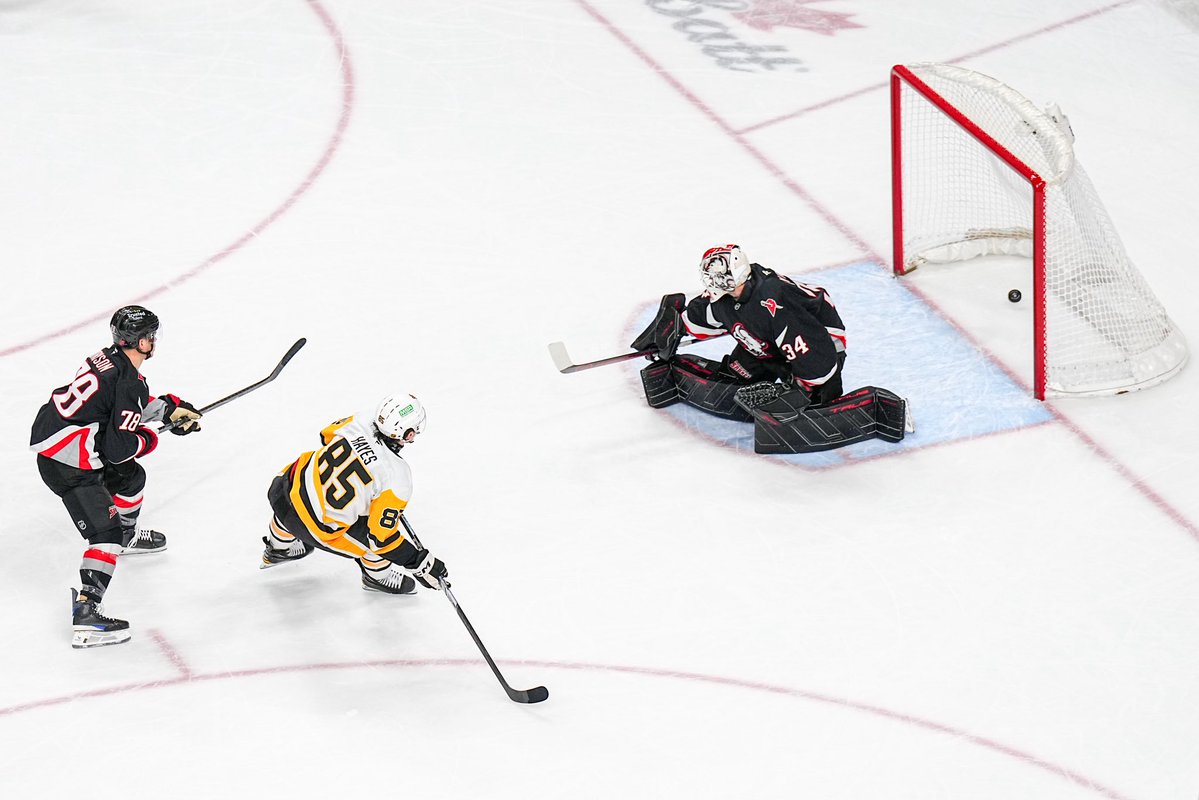 PenguinsPR's tweet image. Undrafted ➡️ NHL Debut

Avery Hayes is the 12th undrafted player to score multiple goals in his NHL debut in League history (since the NHL draft began in 1963).