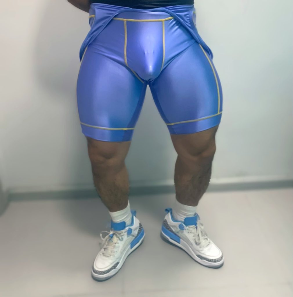 MAN2QQ's tweet photo. 刚才在健身房一个肌肉大佬瞪着我蛋蛋看问，兄弟你玩注水？蛋蛋那么大，大的好明显！
我：不玩注水的，尴尬！
我心里想自己锁🔒13天了，都没射过，蛋蛋能能不大？ https://t.co/WTe9mqHt8K