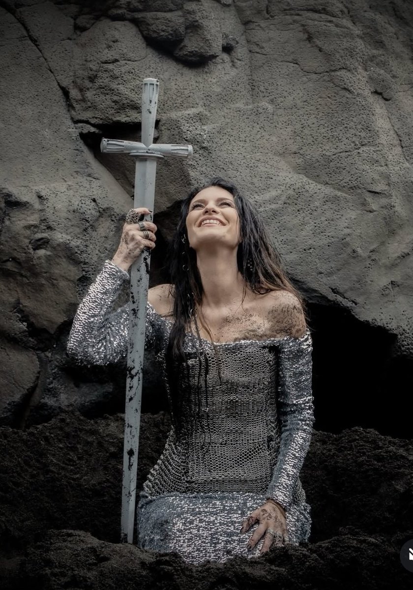 Escuchando #iocanto2 <a href="/LauraPausini/">Laura Pausini</a> no defrauda nunca🍀🎶👏ríe Laura tu sonrisa es nuestra felicità.Tus cover homenaje se escuchan en el mundo con mucho amor 💖 hoy <a href="/milanocortina26/">Milano Cortina 2026</a> después Sanremo26 y el World tour. La música frente al odio 😉 ti voglio bene 🥰 #makemusicnotwar