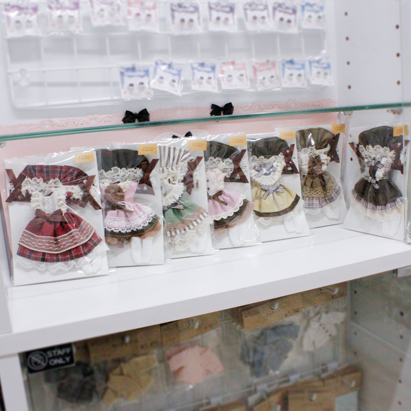 DOLLCExDOLLCE's tweet image. おはようございます🌞
本日の一枚はチョコミントカラー🍫🩵コーデの
「スノーローズマリー」ちゃん🌹
店頭・通販にてバレンタインにぴったりのお洋服ございますのでぜひおうちの子にいかがでしょうか？
本日もDOLLCE秋葉原店は12:00-20:00で元気に営業致します🍀

＃あまむす　#ミニスウィーツドール