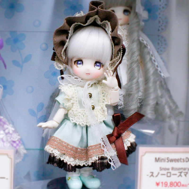 DOLLCExDOLLCE's tweet image. おはようございます🌞
本日の一枚はチョコミントカラー🍫🩵コーデの
「スノーローズマリー」ちゃん🌹
店頭・通販にてバレンタインにぴったりのお洋服ございますのでぜひおうちの子にいかがでしょうか？
本日もDOLLCE秋葉原店は12:00-20:00で元気に営業致します🍀

＃あまむす　#ミニスウィーツドール