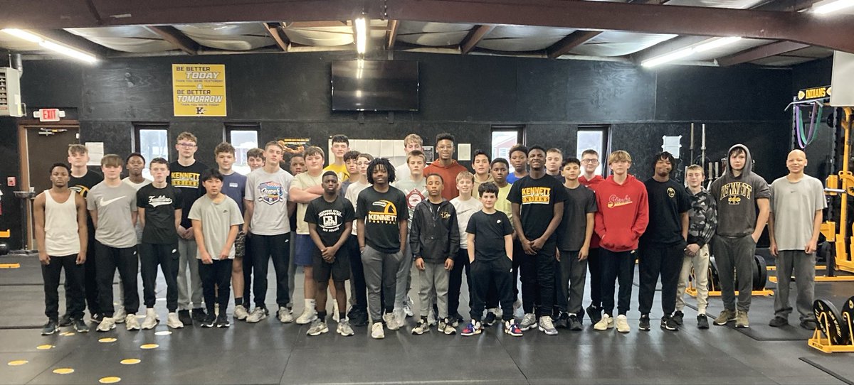 football_khs's tweet photo. Another great day of watching these jr. high guys work!  They love competing!! 🖤💛🏈💪🏼 #BuiltintheBoot https://t.co/lOjnMsoE3C