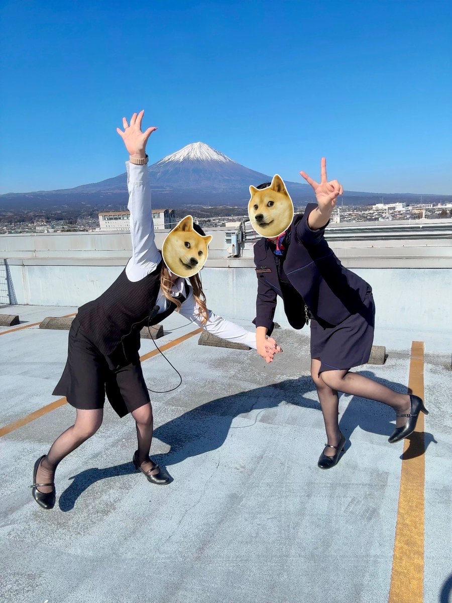 maru_fujinomiya's tweet photo. ゆなです🧸❣️

富士山がよく見えたので
屋上で撮ってきました🗻💕

バランスとれなくてボツになった
テイク1も一緒に貼っておきます🫡

#ゆなみゆ https://t.co/OlpnJGdGAY