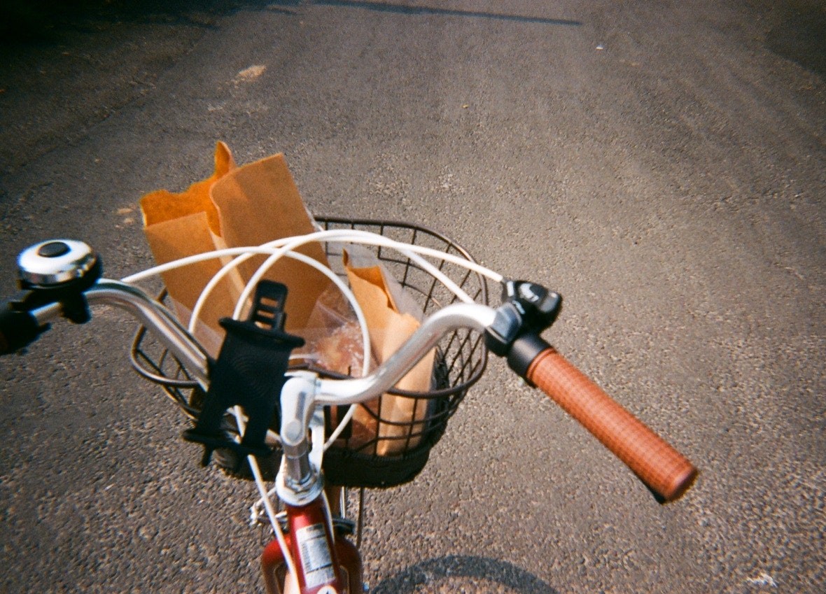 steady_note's tweet image. 빵쟁이가 빵 사냥 성공하고 신나서 자전거타고 달려가는 모습.jpg