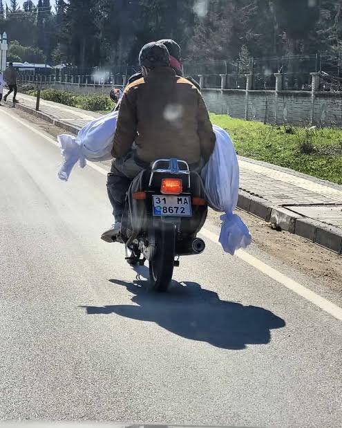 6 Şubat depreminin en acı fotoğrafı... 

Azizi ruhları şad olsun...