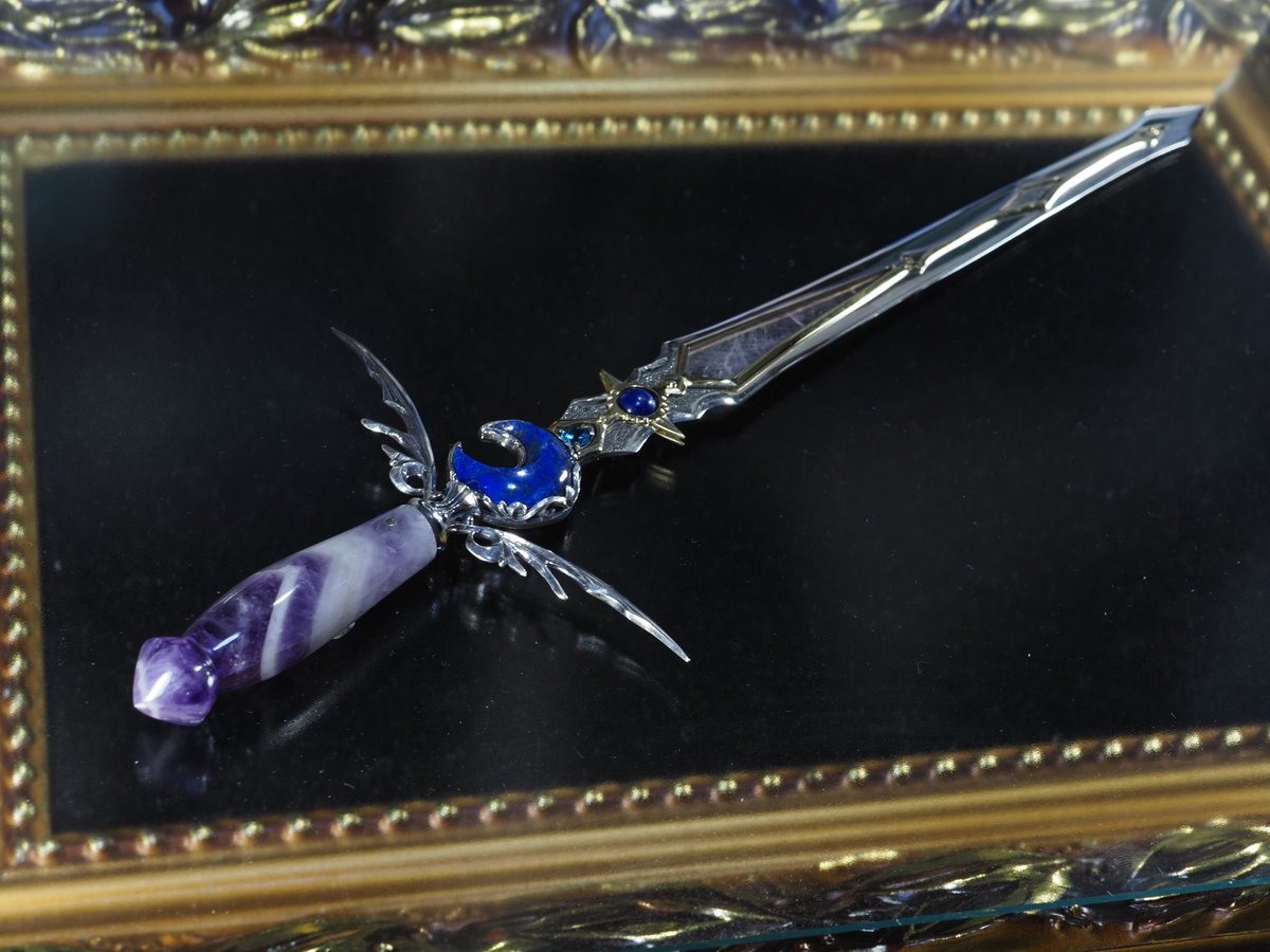 私の場合、銀は《投資》じゃなくて《材料》なんよ。
銀製爪楊枝に銀製開封剣
銀製武具(シルバージュエリー)として銀に更なる価値を与えるのが私の仕事なんよ。