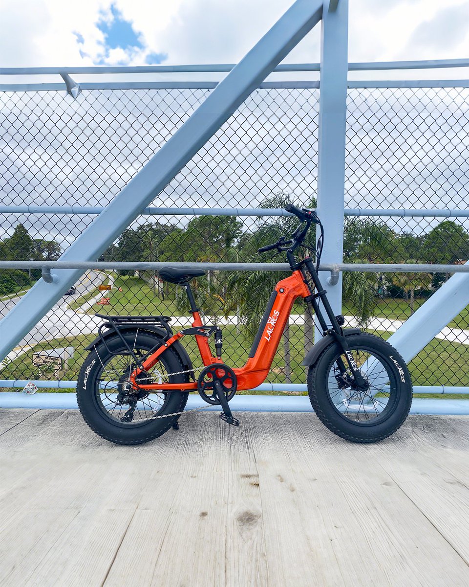 Lacrosebikes's tweet image. Cruising through the city with ease on Cyclone 🌿🚴‍♂️. The perfect ride for taking in the sights from above!
#ebike #ebikestyle #cycling #riding #ebikelife
