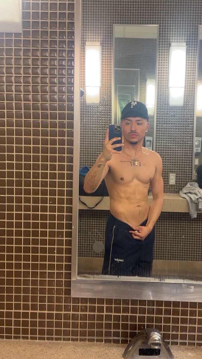 chino 🔱 tweet media