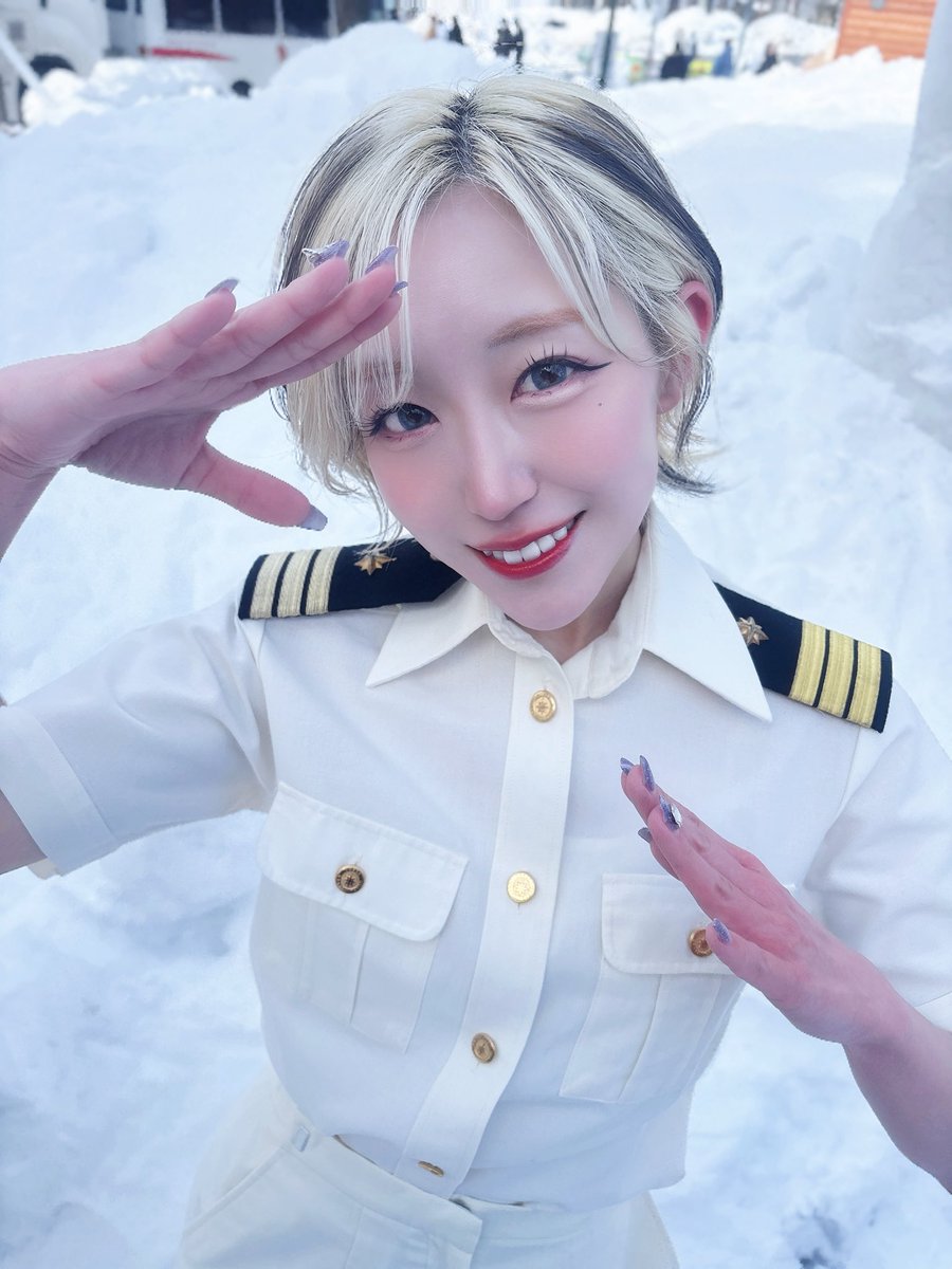 lisa__ambitious's tweet photo. 雪まつりステージ ご覧いただいた皆様、ありがとうございました❕❕

ambitiousの金髪 LISAです💜

本日は海上保安官さんの制服でパフォーマンスさせていただきました~🚢♡

セイコーマートへ、さぁ行こう〜♬

#アンビシャス北海道
#ambitious
#雪まつり https://t.co/cpnCdWa3zy