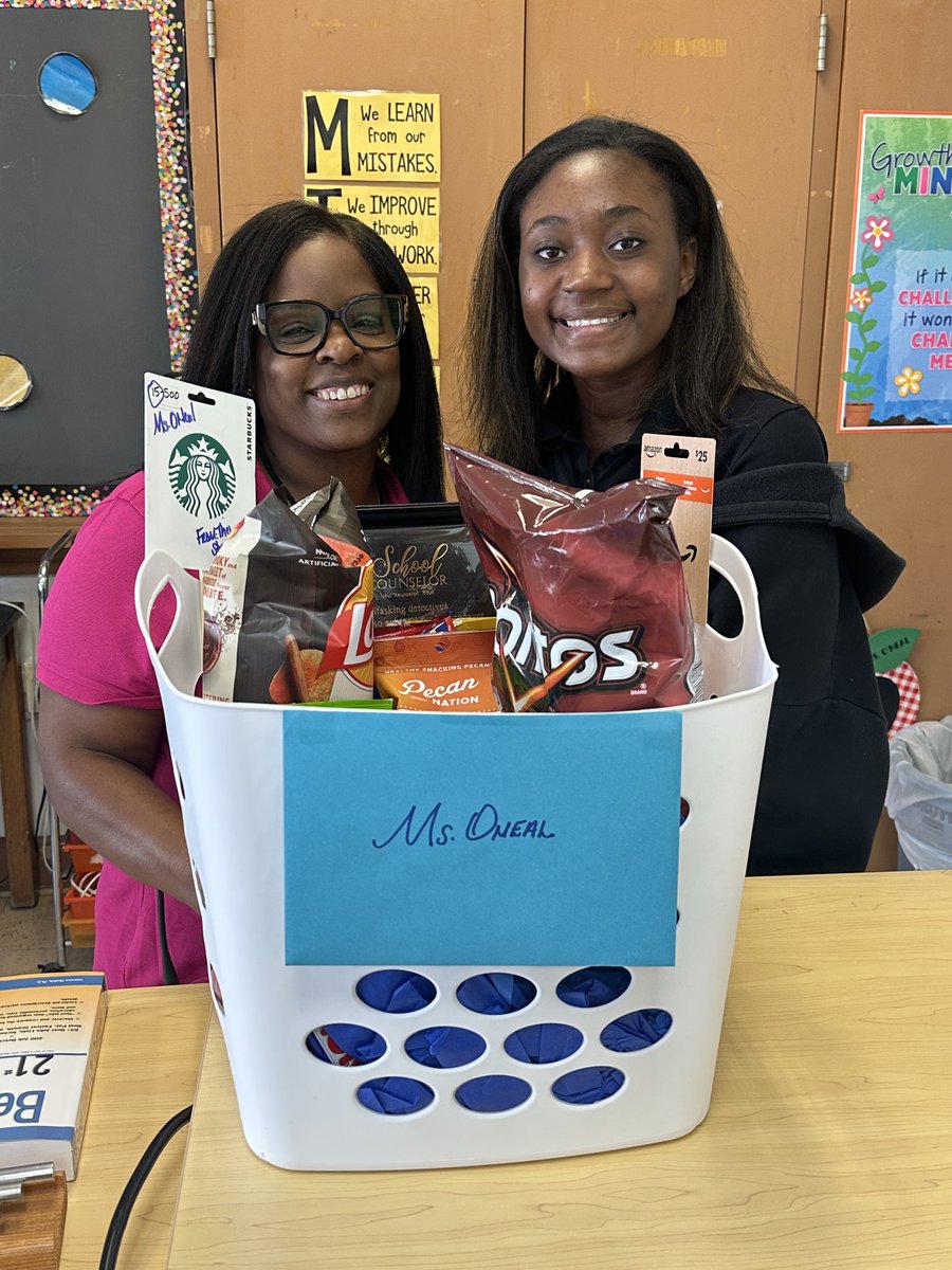 CraftShackDiva's tweet photo. Kennedy and Lawren spoiled their amazing counselors this week for Counselor's Week!!  We adore Ms. Jennie O'Neal (Gaston) and Mrs. Nichelle Allen (Skyline)! They are BLESSED! @Skyline_Raiders @dallasschools https://t.co/8UoUqgUqrG