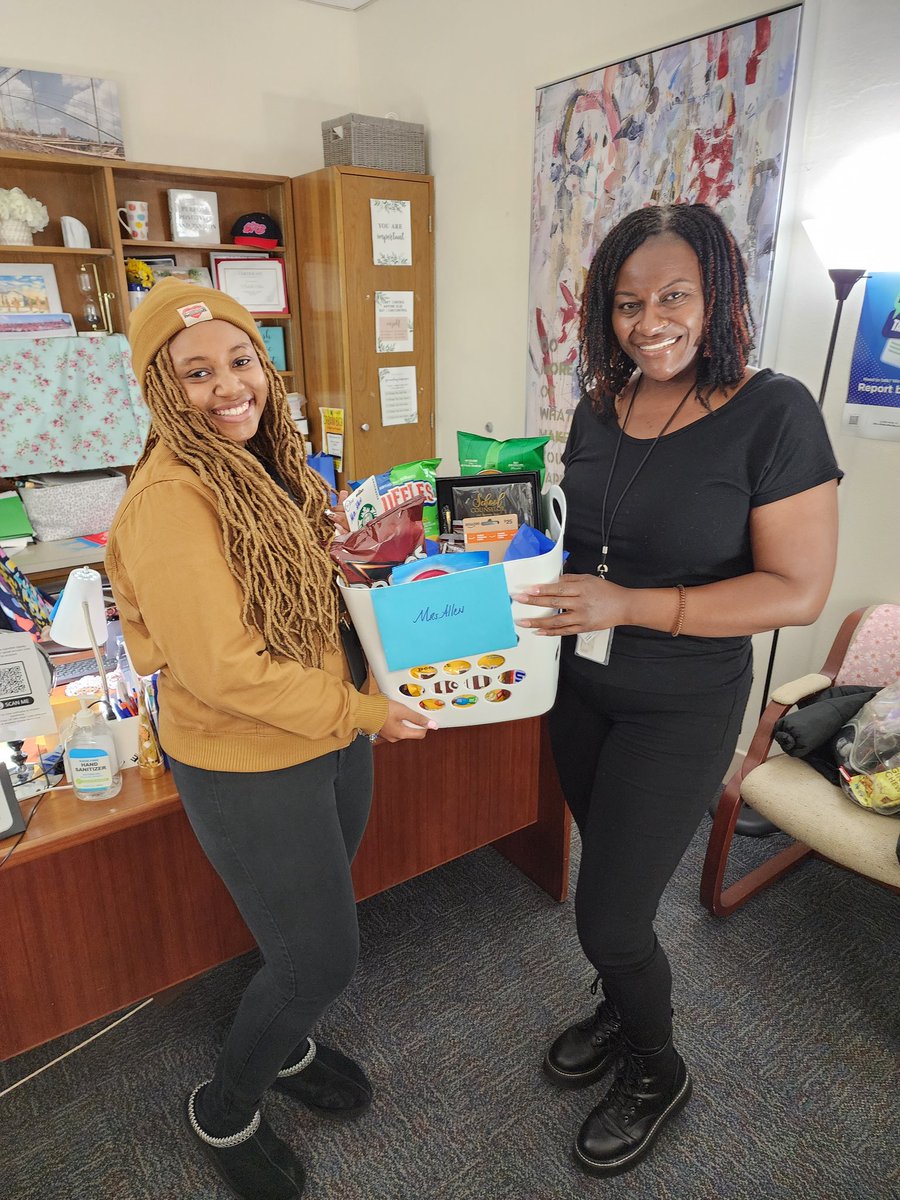 CraftShackDiva's tweet photo. Kennedy and Lawren spoiled their amazing counselors this week for Counselor's Week!!  We adore Ms. Jennie O'Neal (Gaston) and Mrs. Nichelle Allen (Skyline)! They are BLESSED! @Skyline_Raiders @dallasschools https://t.co/8UoUqgUqrG