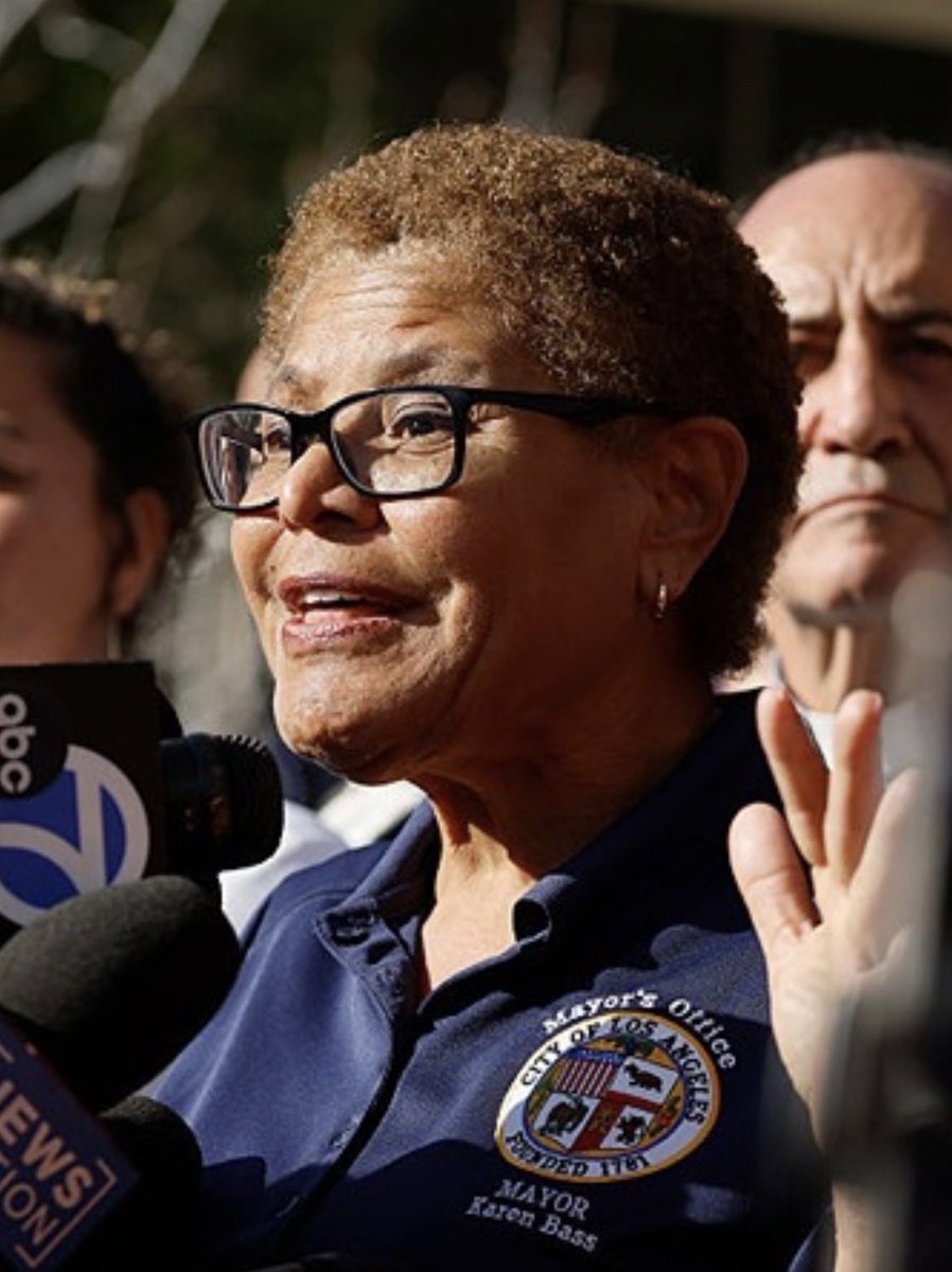 Pale_privilege's tweet photo. I didn’t realize that Al Franken was the mayor of Los Angeles - #seperatedatbirth https://t.co/43FomR5s5J
