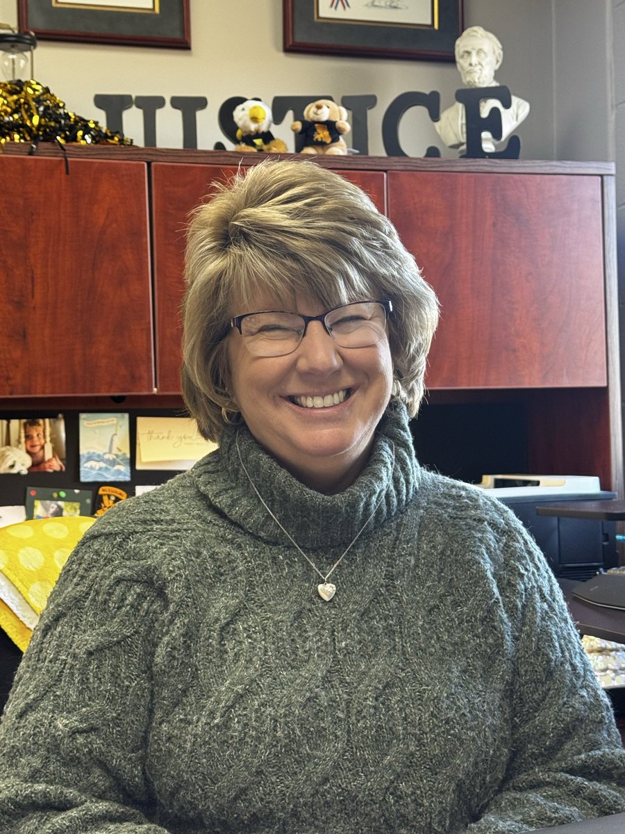 _sydcity's tweet photo. One of my favorite faculty members  @MissouriWestern is Susan Kissock. When I asked about the impact of social media, she shared that “…it allows everyone equal access to public discourse, but sometimes they communicate without thinking critically...” #JOU432 https://t.co/3BvXGjqT9l