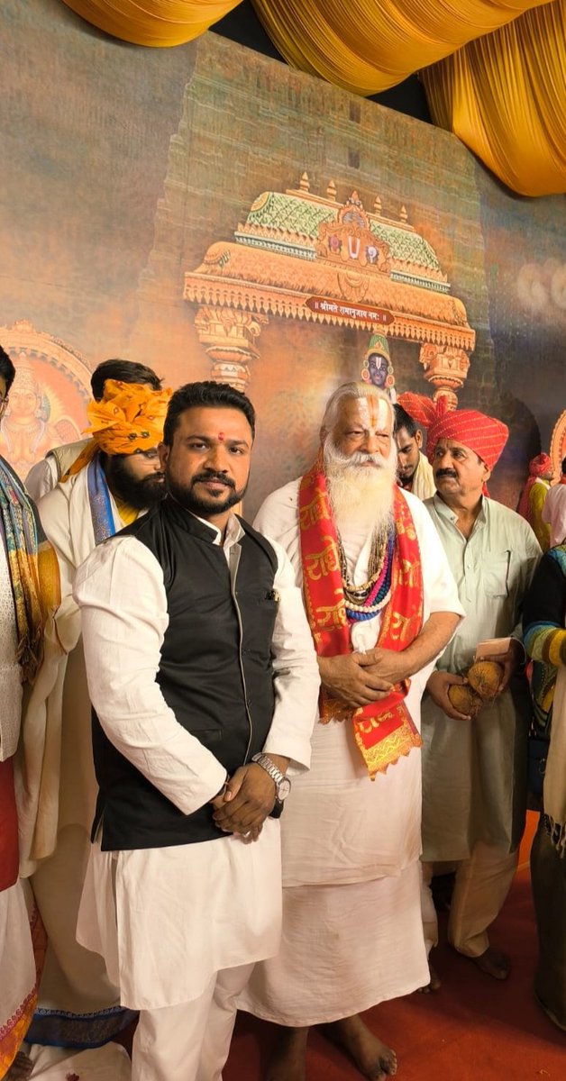 AjayMal85497714's tweet image. कटनी श्री रंगनाथ मंदिर श्रीमद् भागवत कथा के छठवें दिवस में उपस्थित होकर परम पूजनीय परम आदरणीय विश्व विख्यात कथा वाचक आदरणीय श्री इंद्रेश उपाध्याय  जी का आशीर्वाद प्राप्त हुआ!! 
#viralpost #highlife 
#instamood #katniss #mp
#ajaymalibjp