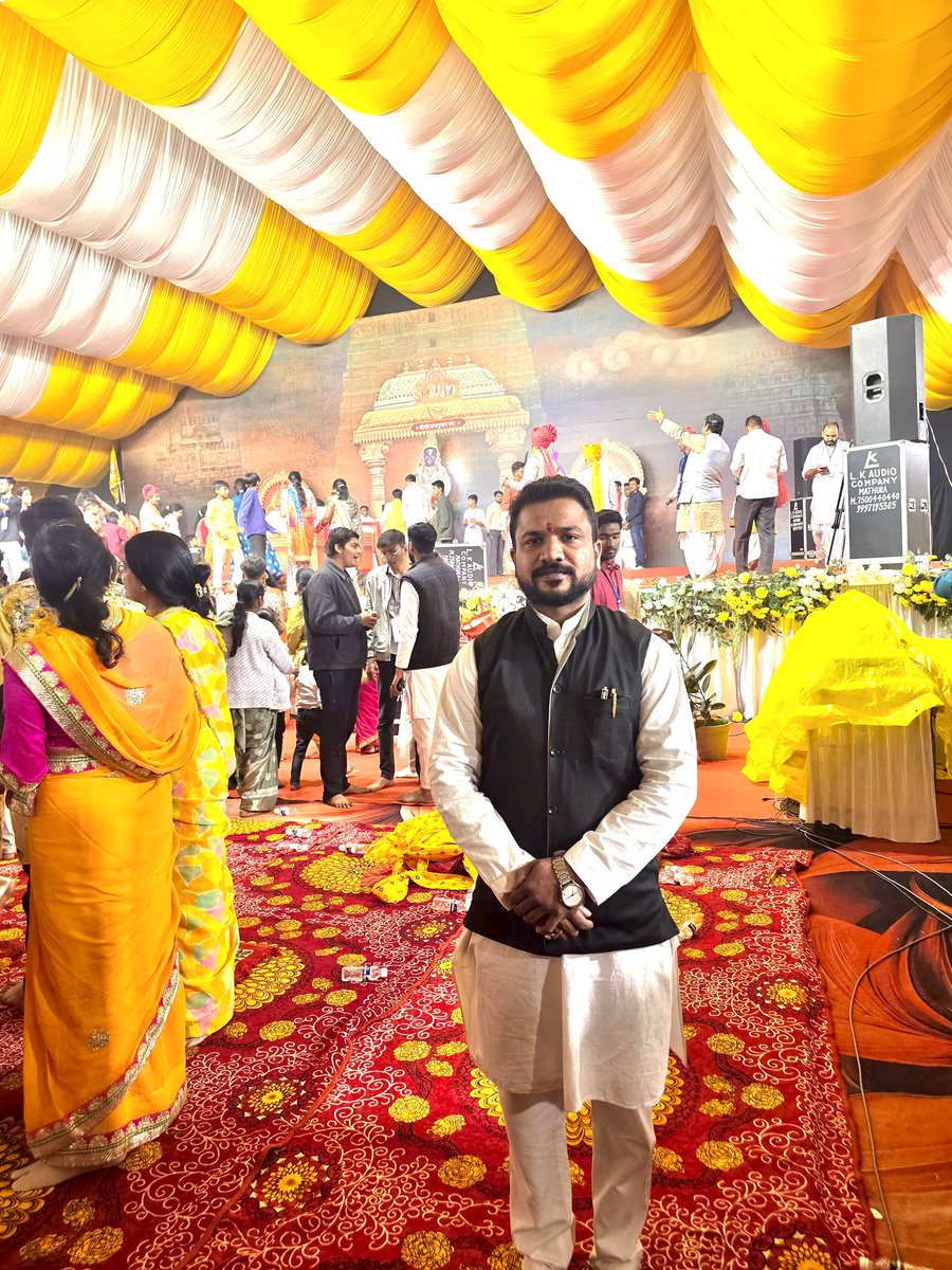 AjayMal85497714's tweet image. कटनी श्री रंगनाथ मंदिर श्रीमद् भागवत कथा के छठवें दिवस में उपस्थित होकर परम पूजनीय परम आदरणीय विश्व विख्यात कथा वाचक आदरणीय श्री इंद्रेश उपाध्याय  जी का आशीर्वाद प्राप्त हुआ!! 
#viralpost #highlife 
#instamood #katniss #mp
#ajaymalibjp