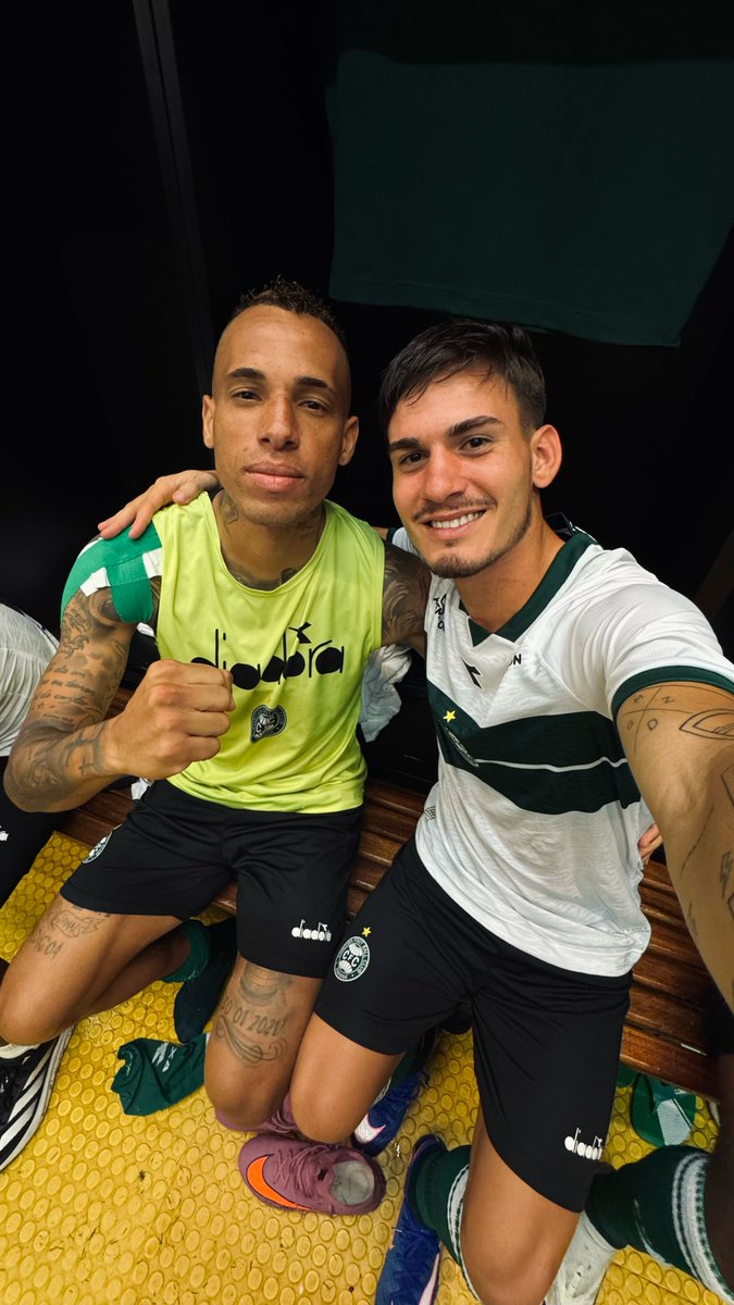 Quem fez golaço vem pra selfie! 🤳

🟢⚪ #CRUxCFC #CoxaNoBrasileiro