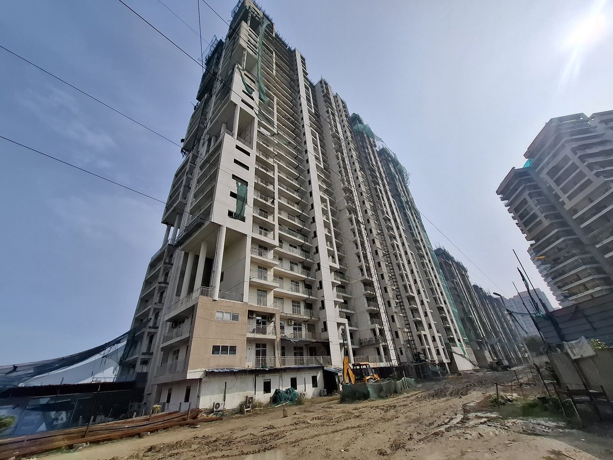 TheTechFounderX's tweet photo. 🚨 7+ YEARS. Still no possession.

Mahagun Montage homebuyers are stuck paying:
- Rent + EMI
- Subvention defaults
- Endless mental stress

We want homes, not excuses.

Time for accountability. 

#MahagunMontagge #HomebuyersJustice #RealEstateIndia
#MontaggeUnity https://t.co/iONpIWs3Bb