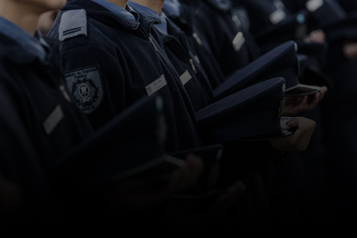 📑🚔 #Seguridad #SantaFe || Malestar en la Policía, protesta en #Rosario y un plan provincial para mejorar salarios y condiciones laborales tinyurl.com/pzu6y4rk
