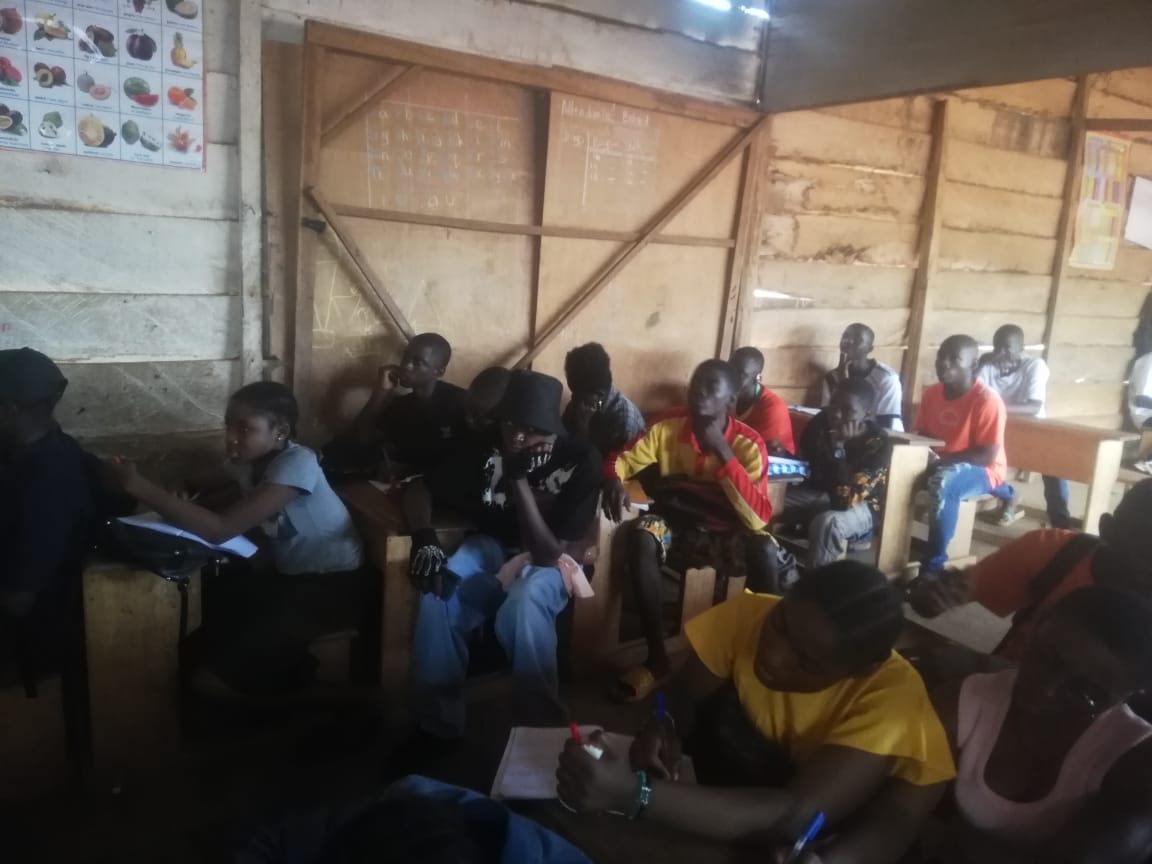 À l’école en zone rurale Samedi dernier, j’ai formé des lycéens scientifiques à utiliser ChatGPT de façon responsable.
L’IA est un outil, pas une fin. Si on n’éduque pas les jeunes, qui le fera ?
Sensibilisons dès la base.
#TechEvangelist #IA #Éducation