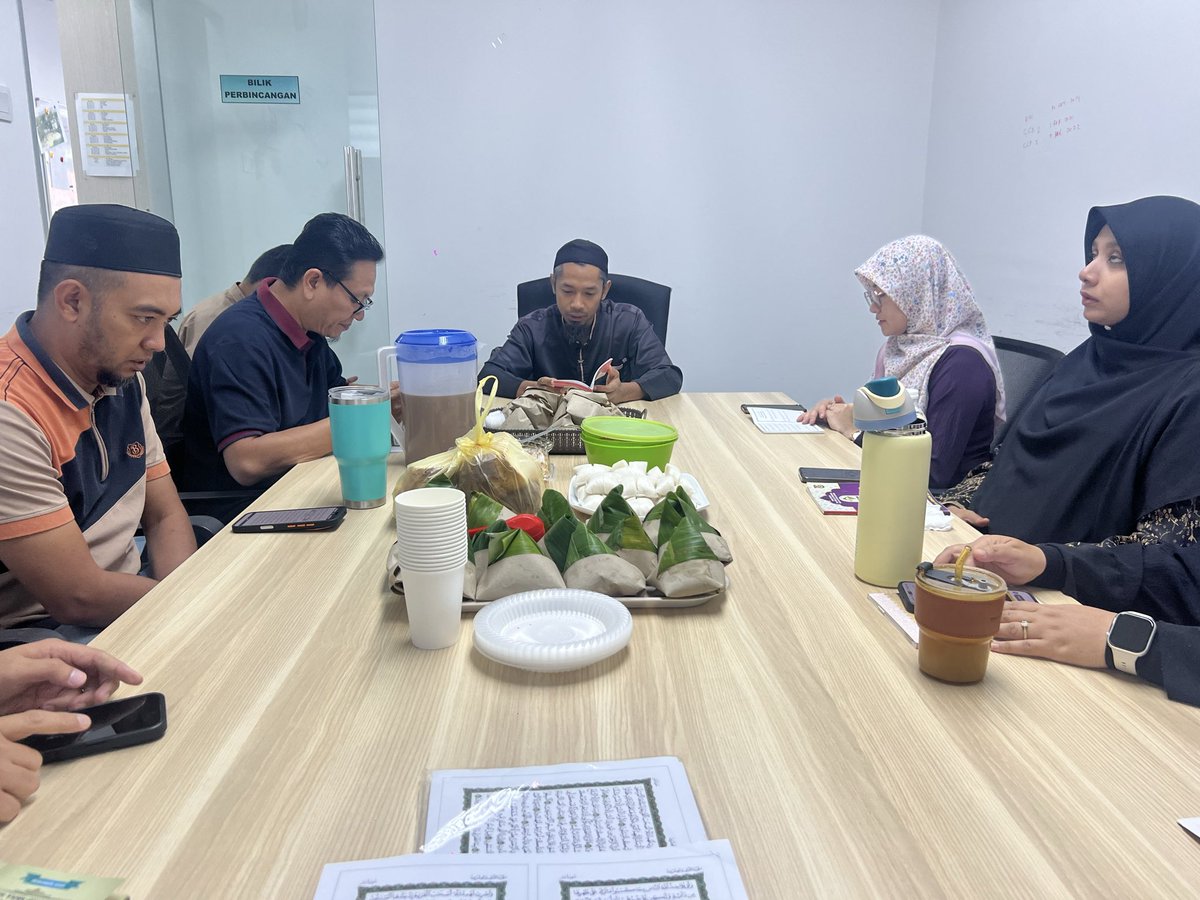 pmrt_package2's tweet photo. Alhamdulillah, sedikit jamuan selepas bacaan Yasin. Terima kasih kepada team yang menyumbang dan menjayakan penyediaan makanan. https://t.co/aQRq0hhN5O