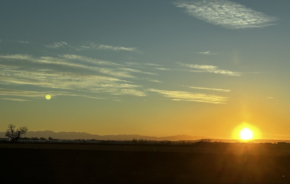 CollierBookBee's tweet photo. #Sunset in #Montana today with #Beartooth #mountains.  #BigSkyCountry #beautiful #serene #peaceful #nature #NaturePhotography #winter #sun #clouds https://t.co/rYDAikQYWH