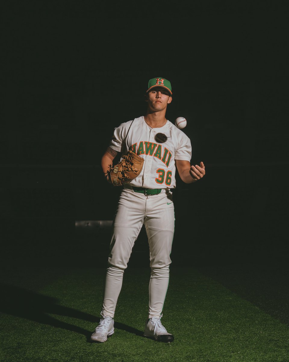 HawaiiBaseball's tweet photo. Shining bright in the night ✨

#GoBows https://t.co/ekKkuNN7eN
