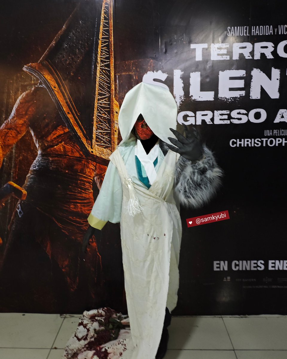 Les comparto mi cosplay de Shiromuku que hice para ver la nueva película de Silent Hill ♥️
Agradezco mucho a <a href="/lamolemx/">La Mole Convention</a> y a <a href="/CorazonFilms/">Corazón Films</a> por invitarme a la premiere

#silenthillf #silenthillpelicula #shiromuku #cosplay #premiere