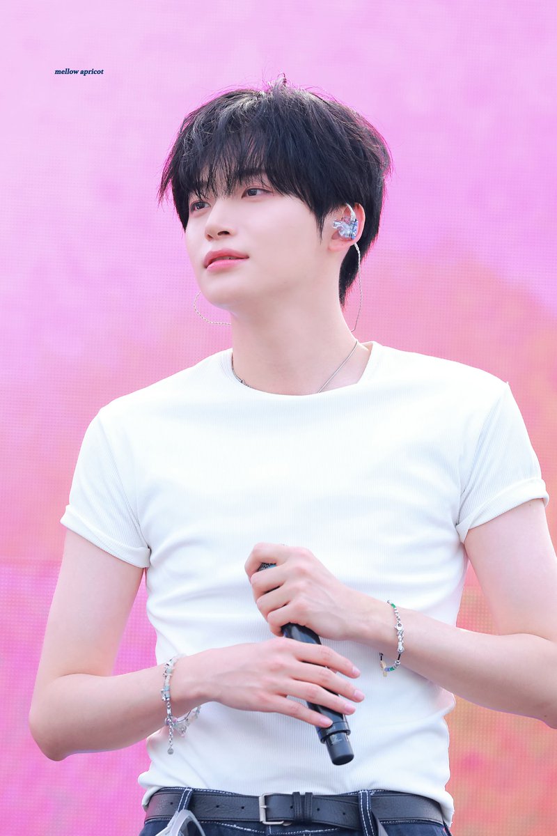 le1130_h2's tweet photo. 남자는 기본티로 말한다 https://t.co/tDy6oDrY7Z