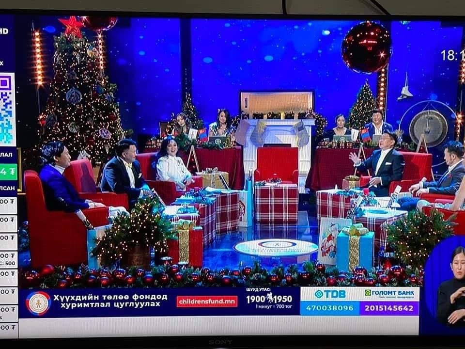 Биднийг бүгдийг нь хорьчихоод ингээд сууж бж билээ