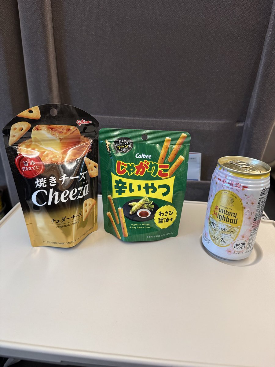 mikata3's tweet photo. 新幹線で仙台へ🚄
シーラカンス最中に
究極のアジフライ定食は
旨旨😋

丸昌のモツ焼き17時からで
おでんと煮込み豆腐で
ランチ後の昼飲み https://t.co/NPcU8Ae0tD