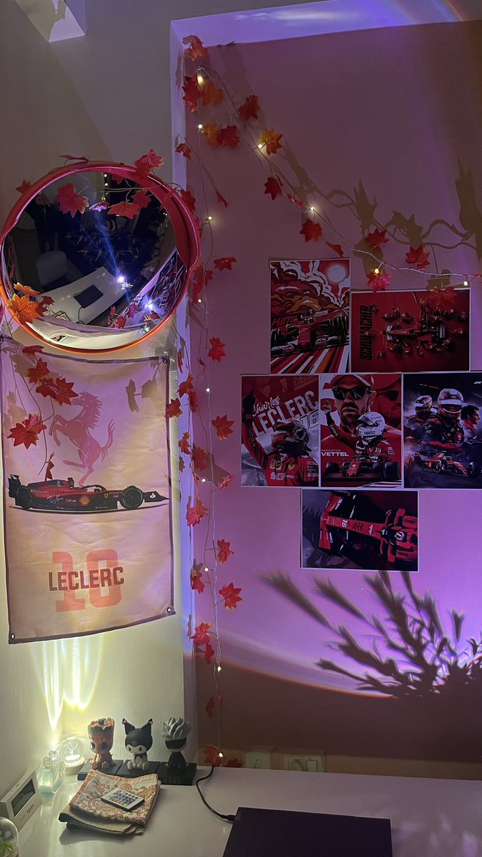 billuinred's tweet photo. room decor 2/3 - getting a job is not as bad as they say https://t.co/x570nVLQWG